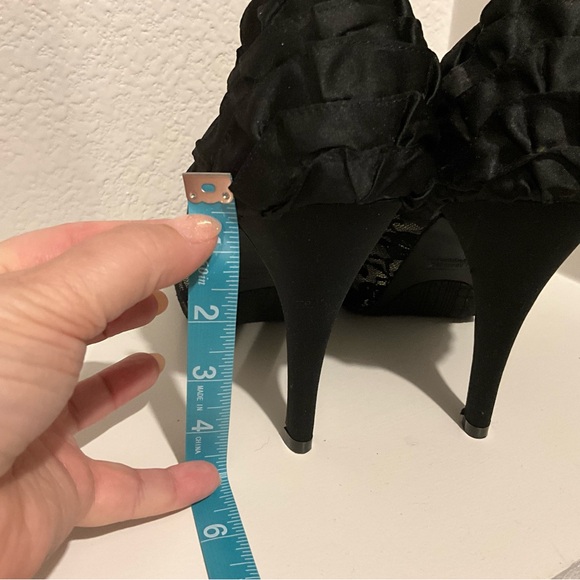 Sexy Black Lace and Ruffle Heels, Sz 9.5 - Picture 6 of 7